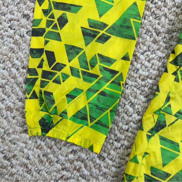 Asics Running Jacket Zip Up Windbreaker Green Yellow Geometric Size Small - Picture 4 of 8